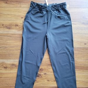 Lululemon on the move pant 7/8 size 6
